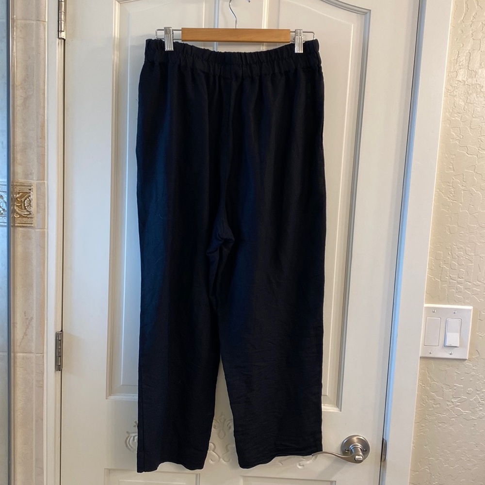 Black lightweight pants from Madewell.